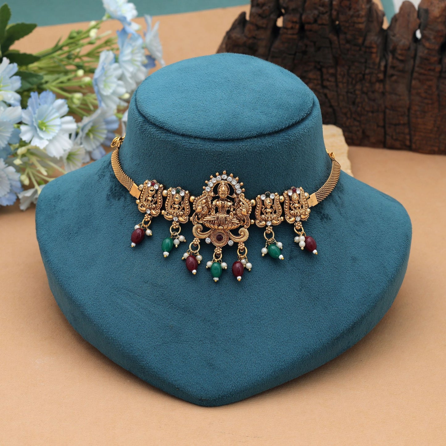 Stilvolle, kastanienbraune & grüne Choker-Tempelhalskette mit südindischer Tempelkunst