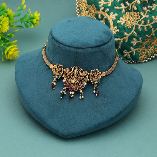 Charmantes Collier im Tempel-Stil in Weinrot & Grün mit elegantem Ethno-Finish