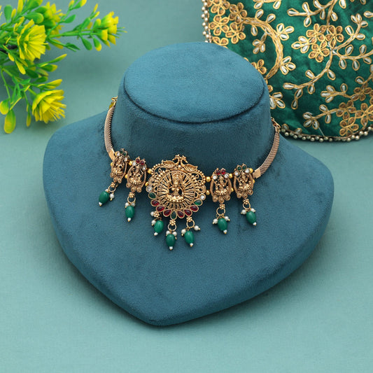 Stylisches Choker-Tempel-Halskette in Kastanienbraun und Grün für die kulturelle Brautkollektion