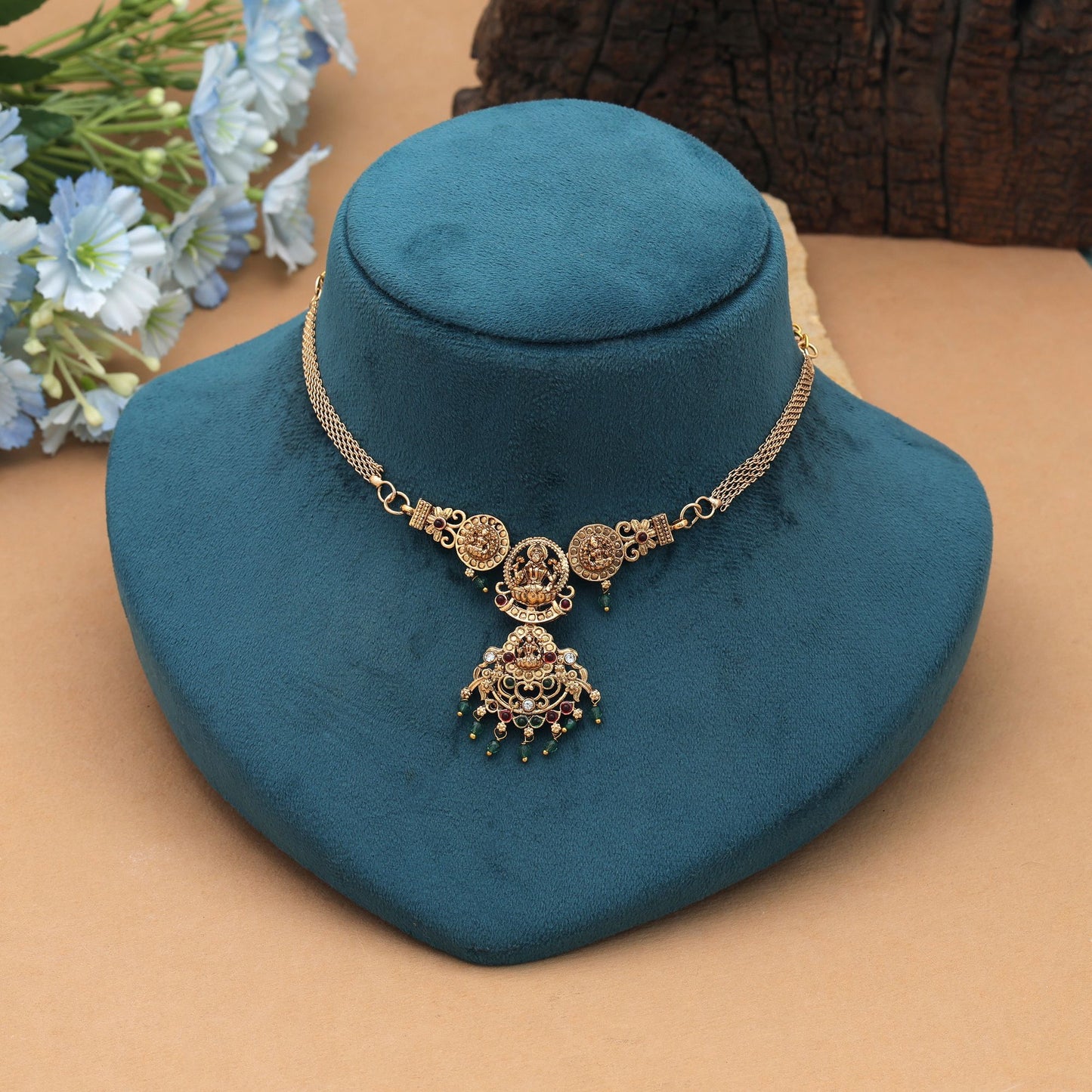 Königlicher kastanienbrauner und grüner Choker-Tempel-Halskette mit antikem südindischem Finish