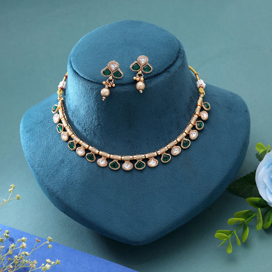 Grüne Farb-Tempel-Halsketten-Schmuckset, gefertigt für den klassischen ethnischen Mode-Look