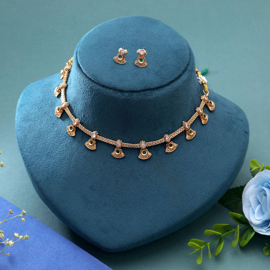 Grünes Tempelkette-Schmuckset im eleganten südindischen Modestil