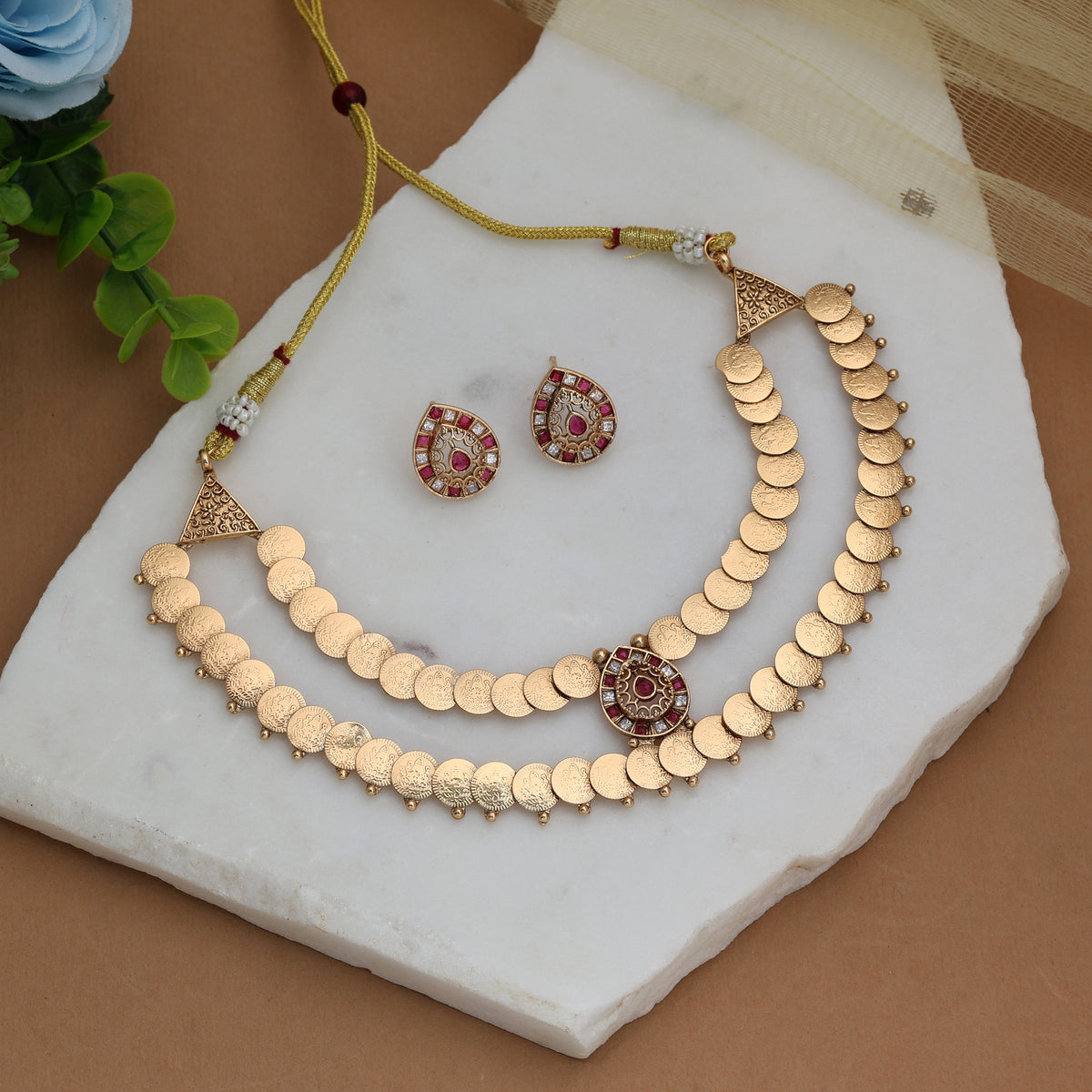 Delicate Pink & White Color Matte Gold Necklace Set With Stud Earrings