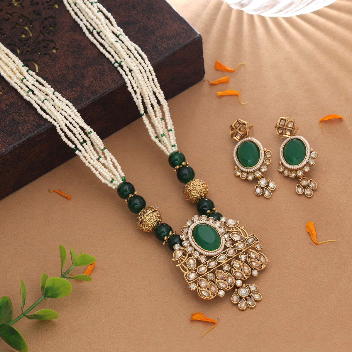 Exquisite Dark Green Color Matte Gold Necklace Set Paired With Dangle Earrings