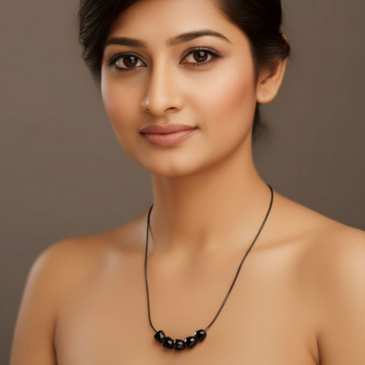 Classy Black Color Fashion Necklace With Modern Detailing For Evening Outfits