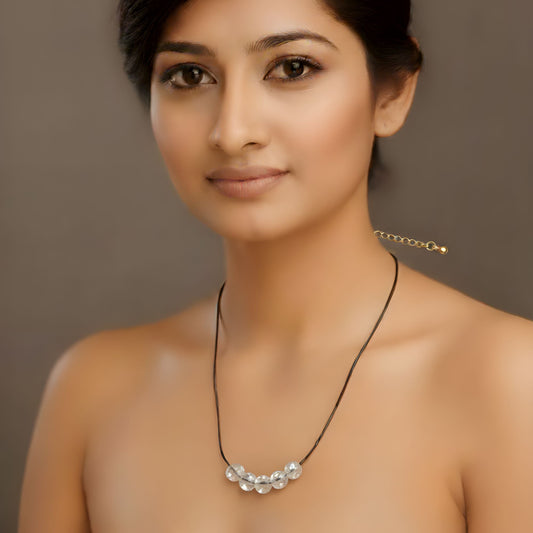 Gorgeous White Color Fashion Necklace With Sparkling Finish For Bridal Functions