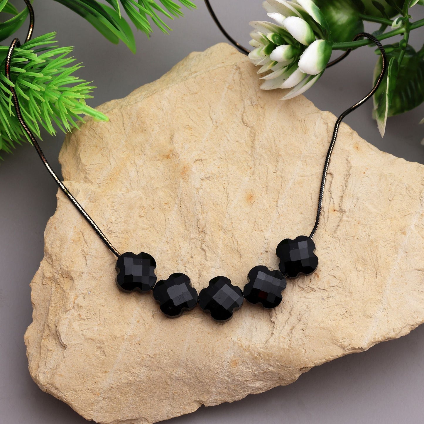 Bold Black Color Fashion Necklace With Classy Design Perfect For Modern Women