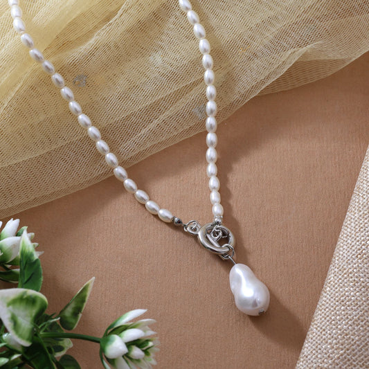 Gorgeous White Color Fashion Necklace For Modern And Traditional Looks