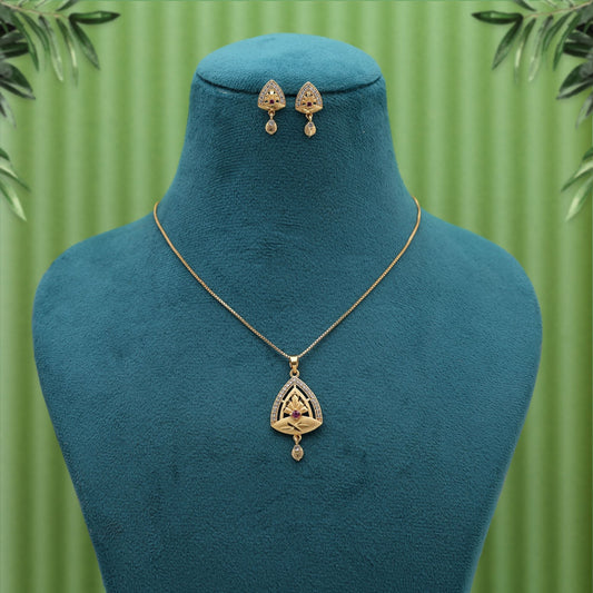 Goldfarbener Mode-Kettenanhänger mit Ohrringen, perfekt für Hochzeiten und kulturelle Feiern