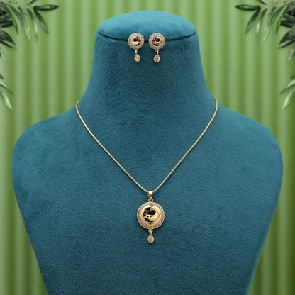 Halskette mit goldfarbenem Kettenanhänger und Ohrringen, im klassischen eleganten Design für Damen