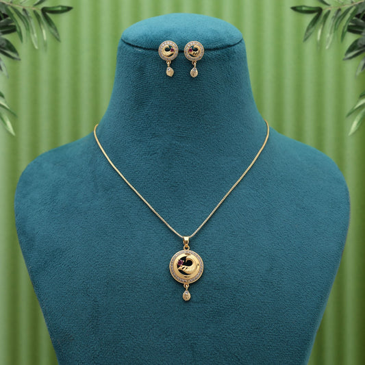 Halskette mit goldfarbenem Kettenanhänger und Ohrringen, im klassischen eleganten Design für Damen