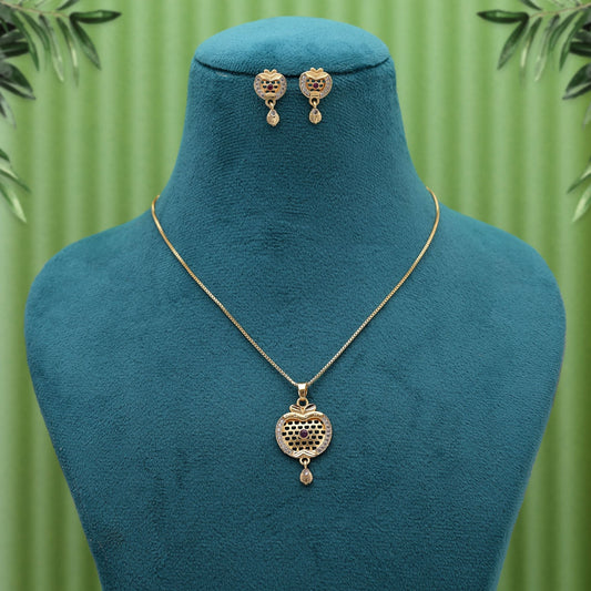 Goldfarbenes Mode-Ketten-Set mit Anhänger und Ohrringen, passend für Alltag und festliche Anlässe