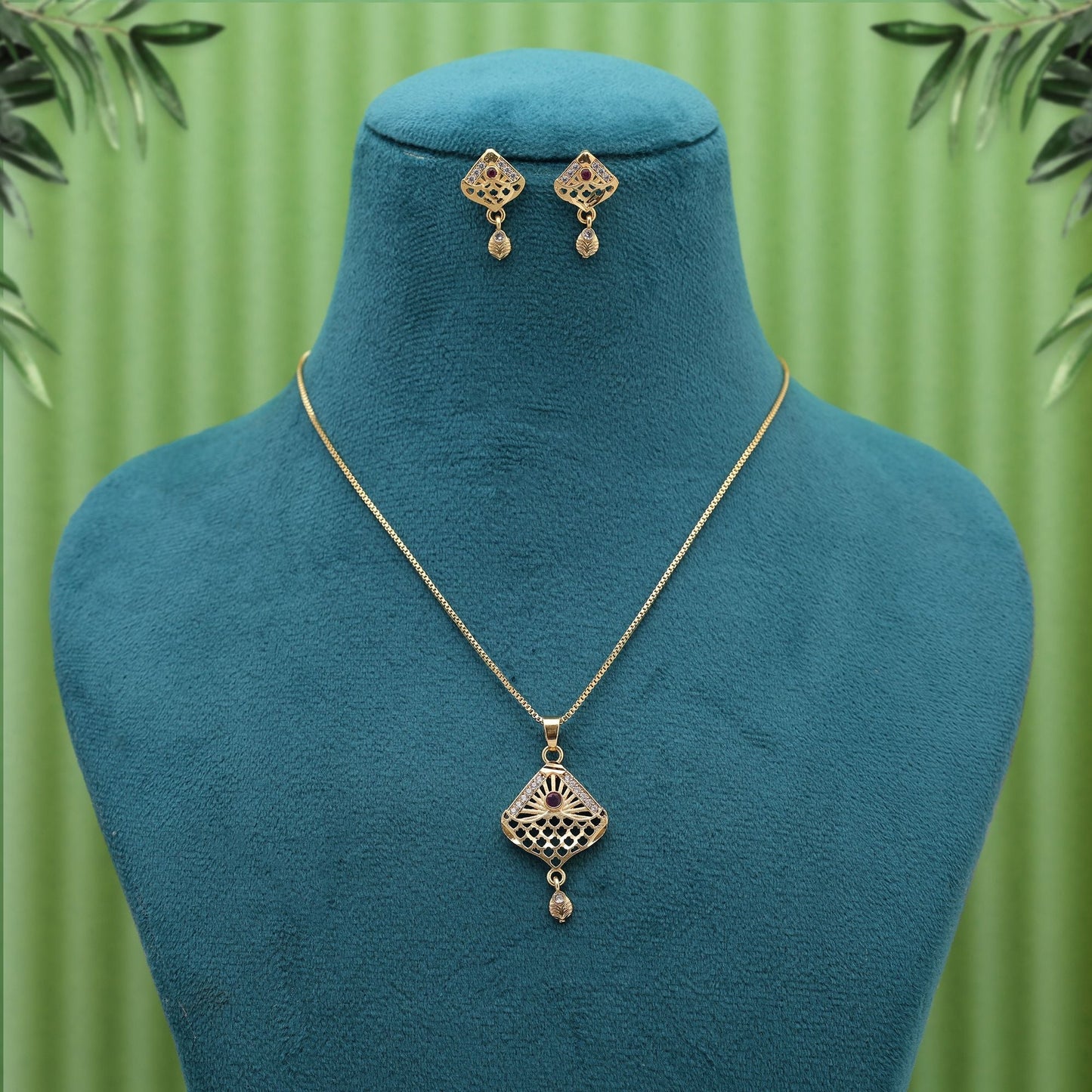 Gold Color Fashion Chain Pendant With Earrings Crafted For Graceful Traditional Fashion Styling