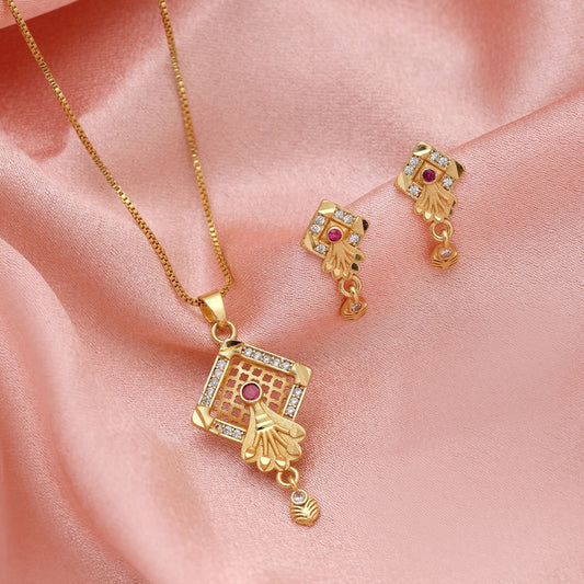 Goldfarbene Modekette mit Anhänger und Ohrringen für ein minimalistisches und doch elegantes Schmuckdesign
