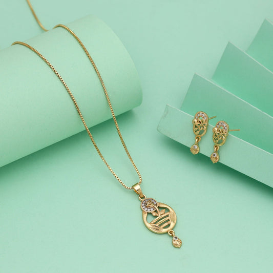 Goldfarbene Kette mit Anhänger und Ohrringen für einen eleganten Glanz bei Hochzeitsfeiern
