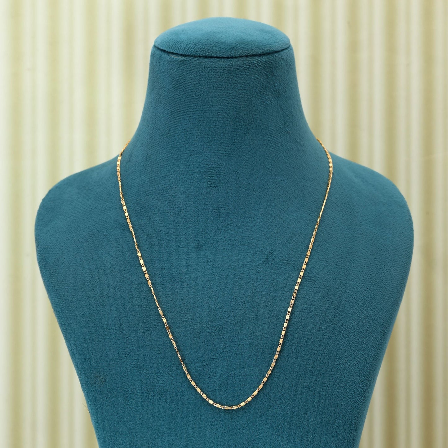 Gold Color Fashion Chain Necklace Featuring Sleek Design With Traditional Finish