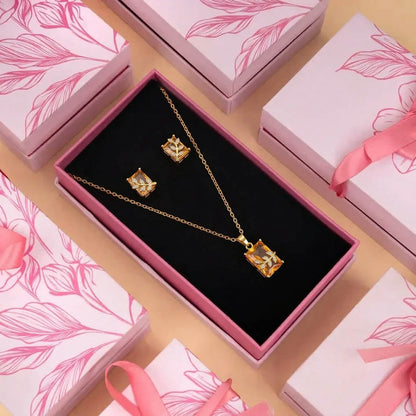 Goldfarbenes klassisches Ketten-Set mit Anhänger und Ohrringen in mattgoldener Ausführung