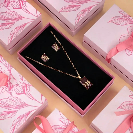 Rote Farbe Festlicher Kettenanhänger mit Ohrring mit mattgoldener Halskette Set Charm