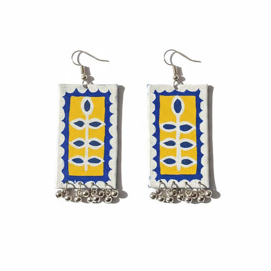 Gelbe und blaue handgefertigte Ohrringe aus Holz mit lebendigem künstlerischem Look