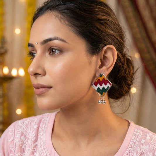Stilvolle Mehrfarbige Handgemachte Ohrringe Lebendiger Festlicher Statement-Schmuck