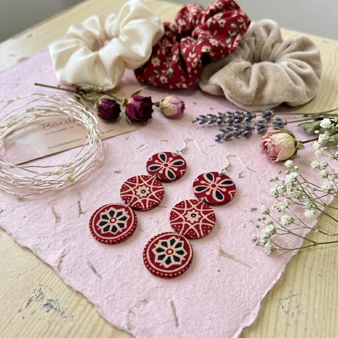 Designer Mehrfarbige handgefertigte Ohrringe Einzigartiges handgemachtes ethnisches Schmuckdesign