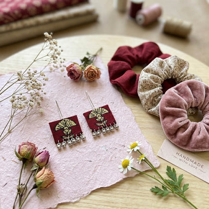 Premium Kastanienbraune handgefertigte Ohrringe Traditionelles Hochzeitsschmuckdesign