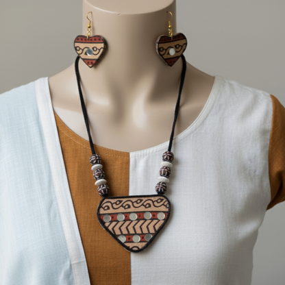 Exquisites mehrfarbiges handgefertigtes Halsketten-Set aus Holz, perfekt für Liebhaber der Boho-Mode