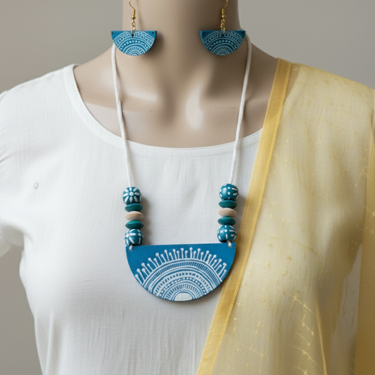 Königsblaues Halsketten-Set aus handgefertigtem Holz, perfekt für moderne ethnische Frauen