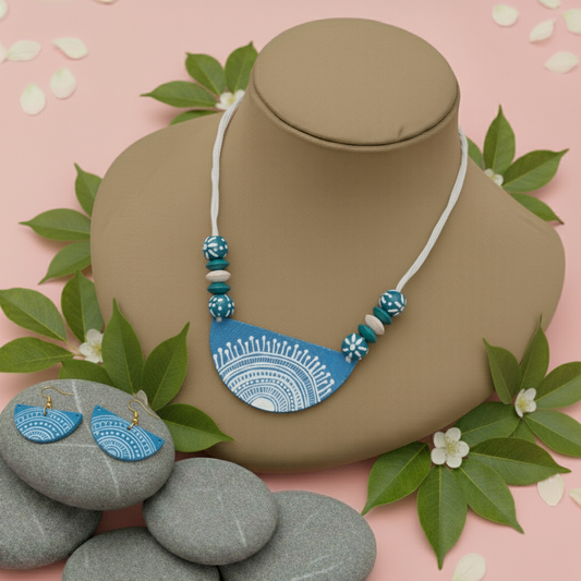 Königsblaues Halsketten-Set aus handgefertigtem Holz, perfekt für moderne ethnische Frauen