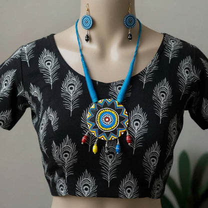 Einzigartiges mehrfarbiges handgefertigtes Halsketten-Set aus Holz, ideal für Liebhaber handgefertigten Schmucks