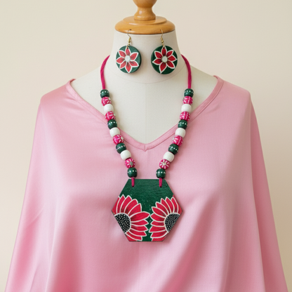 Traditionelles mehrfarbiges Halskettenset aus Holz mit ethnischer und künstlerischer Arbeit