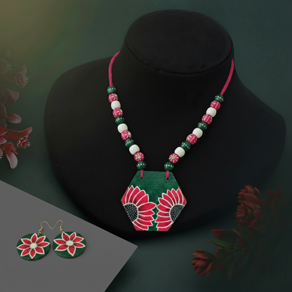 Traditionelles mehrfarbiges Halskettenset aus Holz mit ethnischer und künstlerischer Arbeit