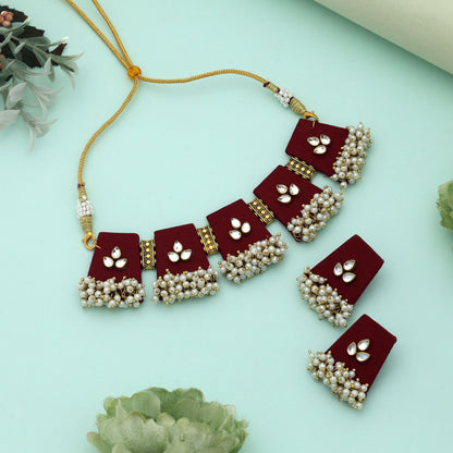 Maroonfarbener Choker aus Holz, handgefertigtes Halsketten-Set, stilvolles ethnisches Brautparty-Schmuckdesign