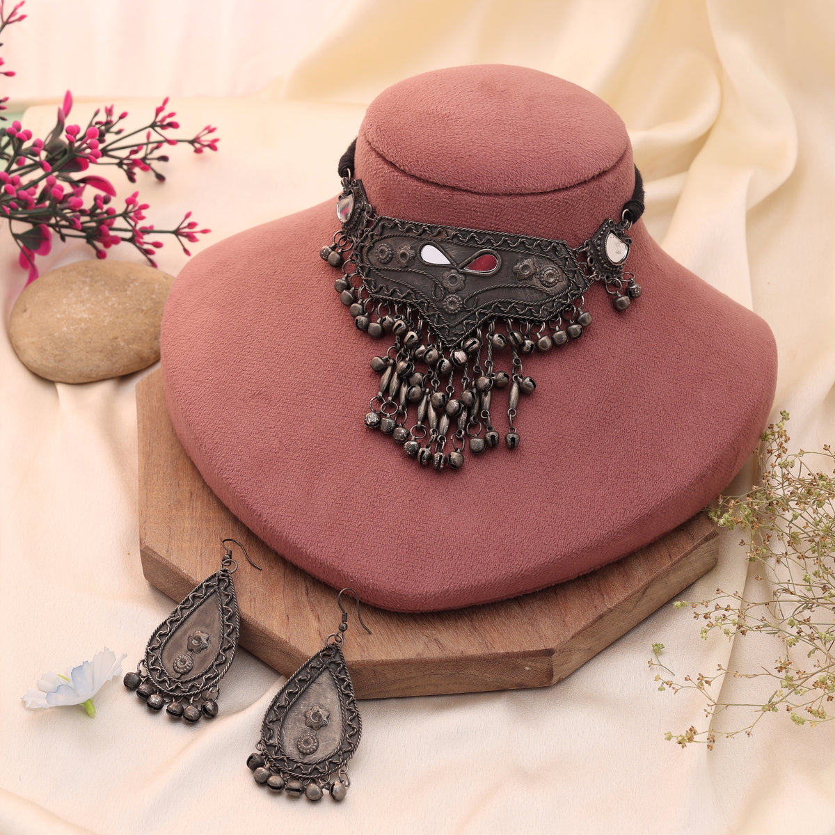 Vintage Style Silver Color Oxidised Necklace Set Crafted for Modern Women
