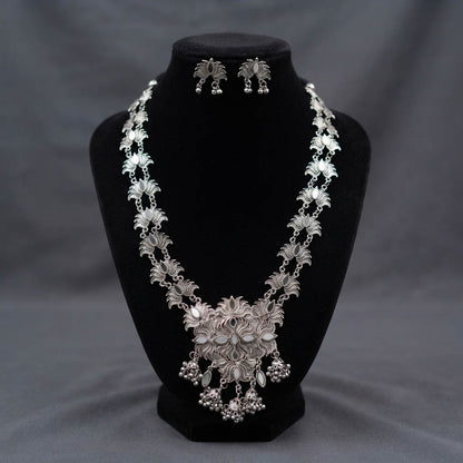 Contemporary Silver Color Mirror Work Oxidised Necklace for Trendy Outfits
