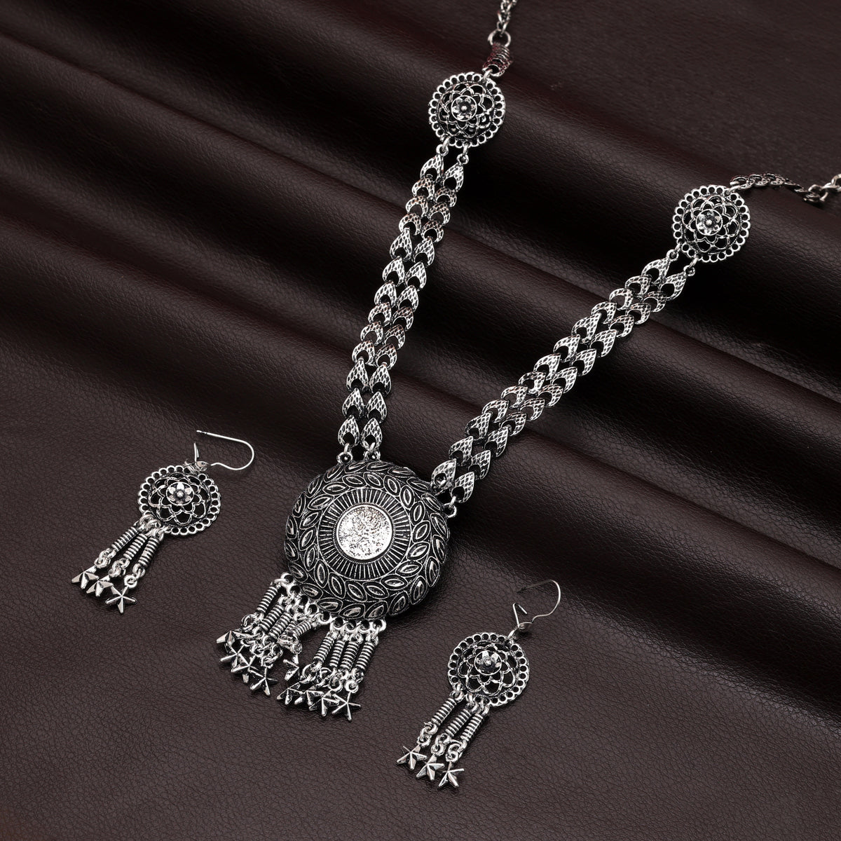 Traditional Antique Silver Color Oxidised Necklace Set Perfect For Festive Saree Pairing