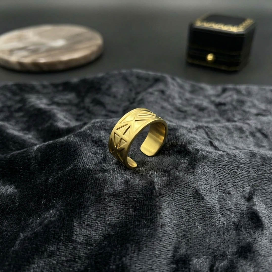 Classic Metallic Gold Color Gold Plated Ring Ideal For Royal Wedding Guests