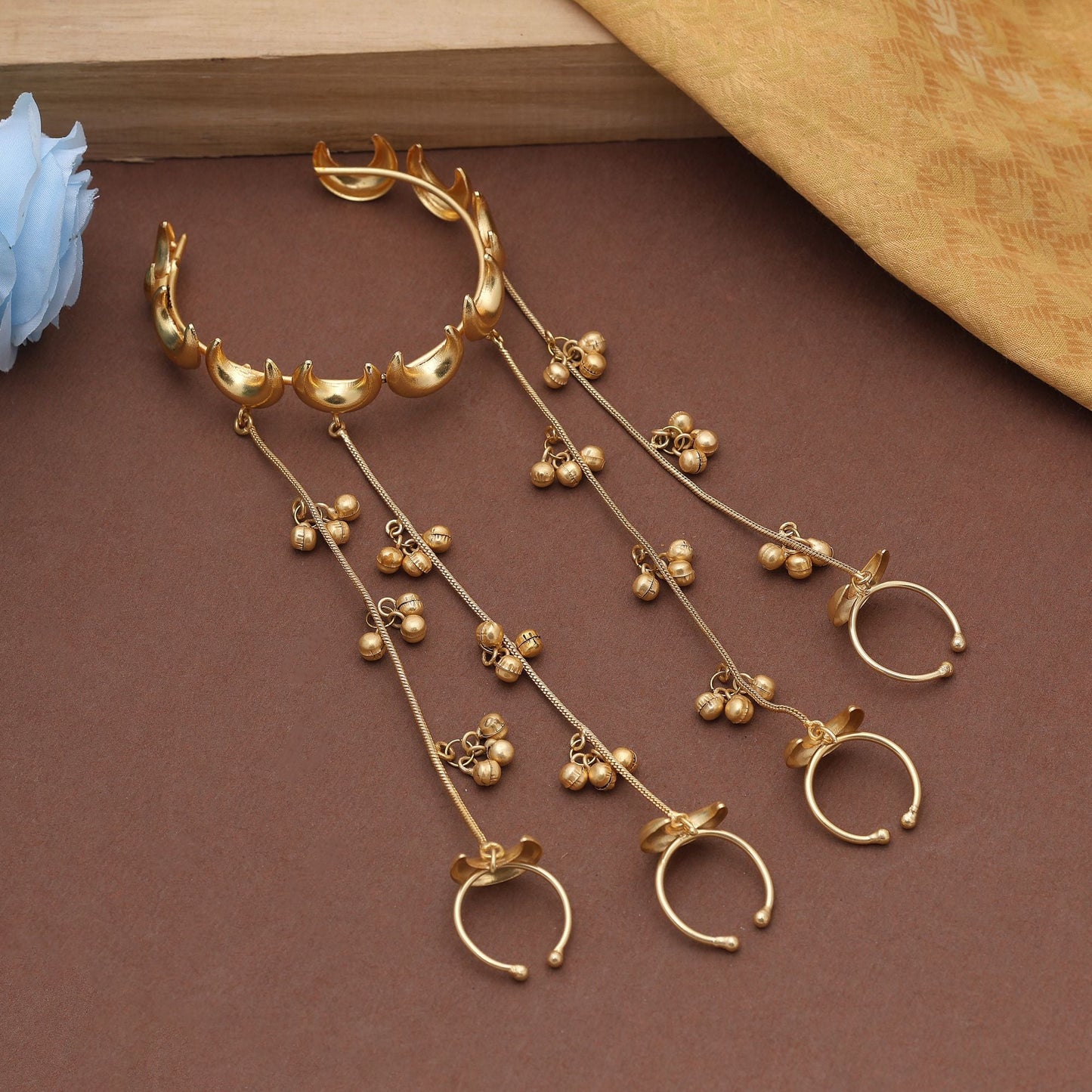 Gold Color Hath Phool (HF101GLD)