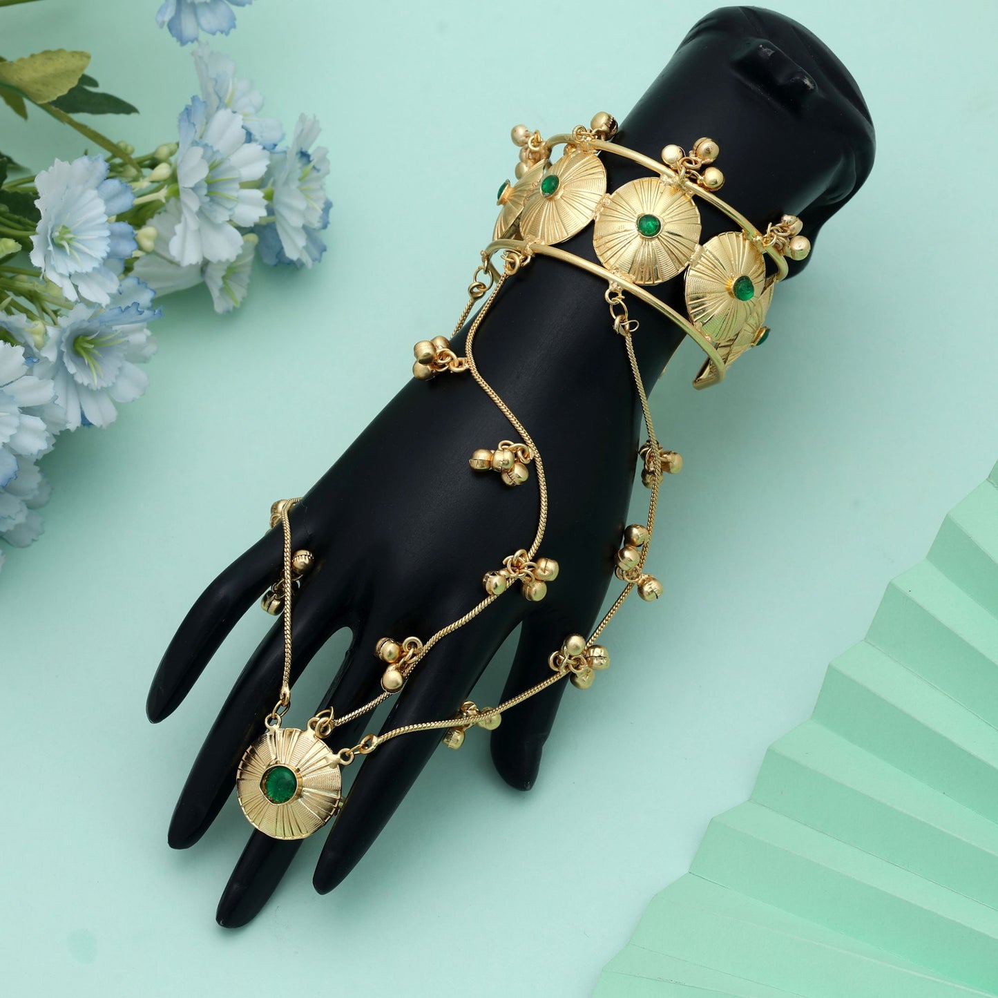 Grüne Hath Phool stilvoller ethnischer Handschmuck festliches traditionelles Design