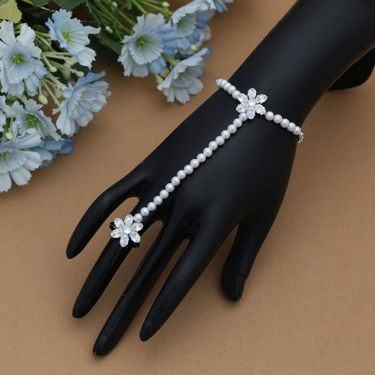 Weißer Hath Phool Klassischer Ethnischer Hochzeitsschmuck Hand Set
