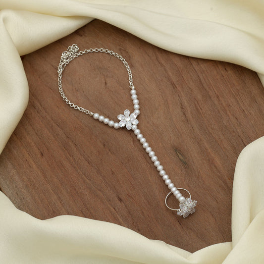 Weißer Hath Phool Klassischer Ethnischer Hochzeitsschmuck Hand Set