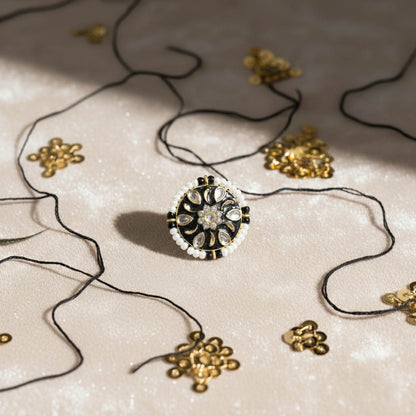 Schwarzfarbene Meena-Arbeit-Moderinge Stilvoller traditioneller Ethno-Schmuck
