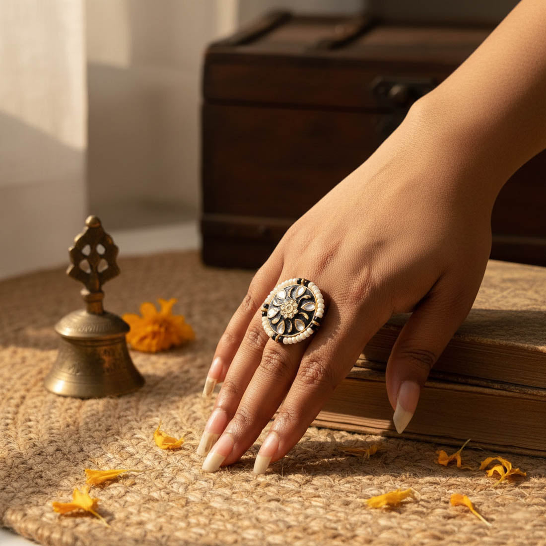 Schwarzfarbene Meena-Arbeit-Moderinge Stilvoller traditioneller Ethno-Schmuck