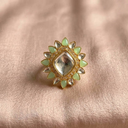 Pistaziengrün Farbe Elegante Moderinge Stilvolles Traditionelles Schmuckdesign