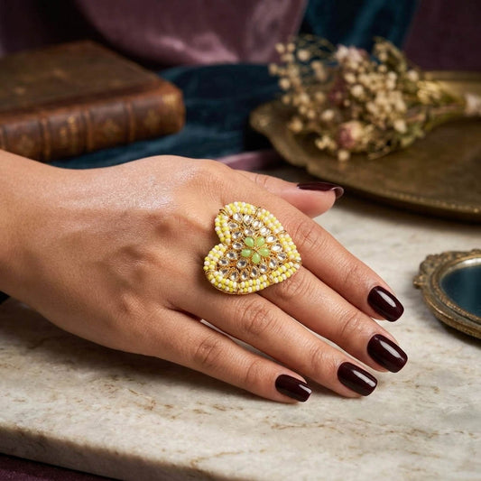Modische Ringe in verschiedenen Farben, 4er-Kombination, elegantes Set in gemischtem Design