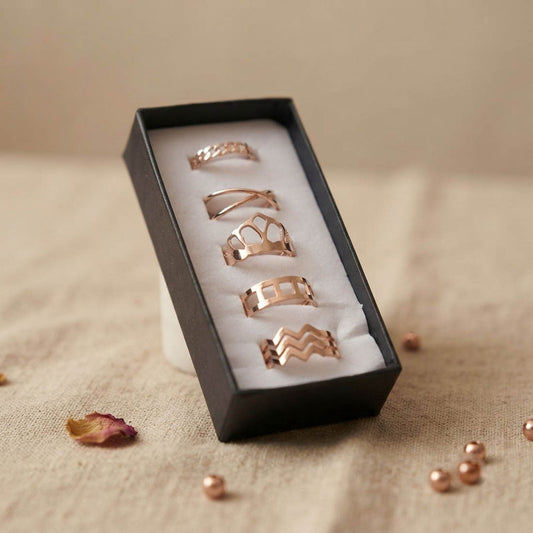Goldfarbenes Modering-Set mit 5 verschiedenen Designs, perfekt für Freizeit und Party