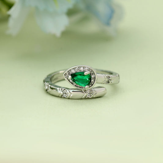 Green Color Fashion Rings With Elegant Modern Designer Ring Style