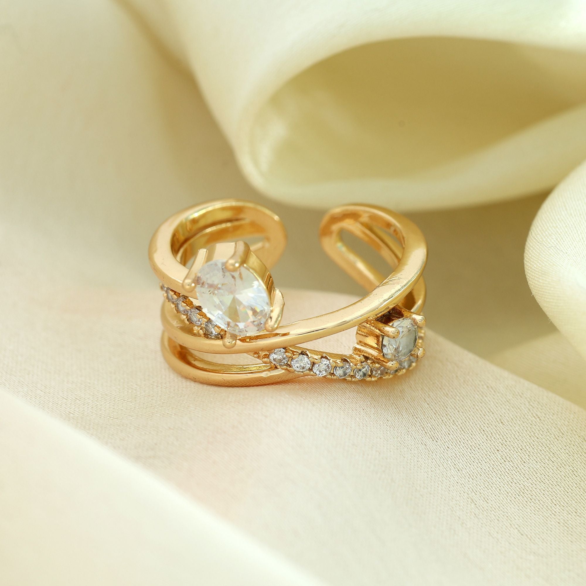White Color Fashion Rings With Modern Minimal Elegant Jewelry Design ...