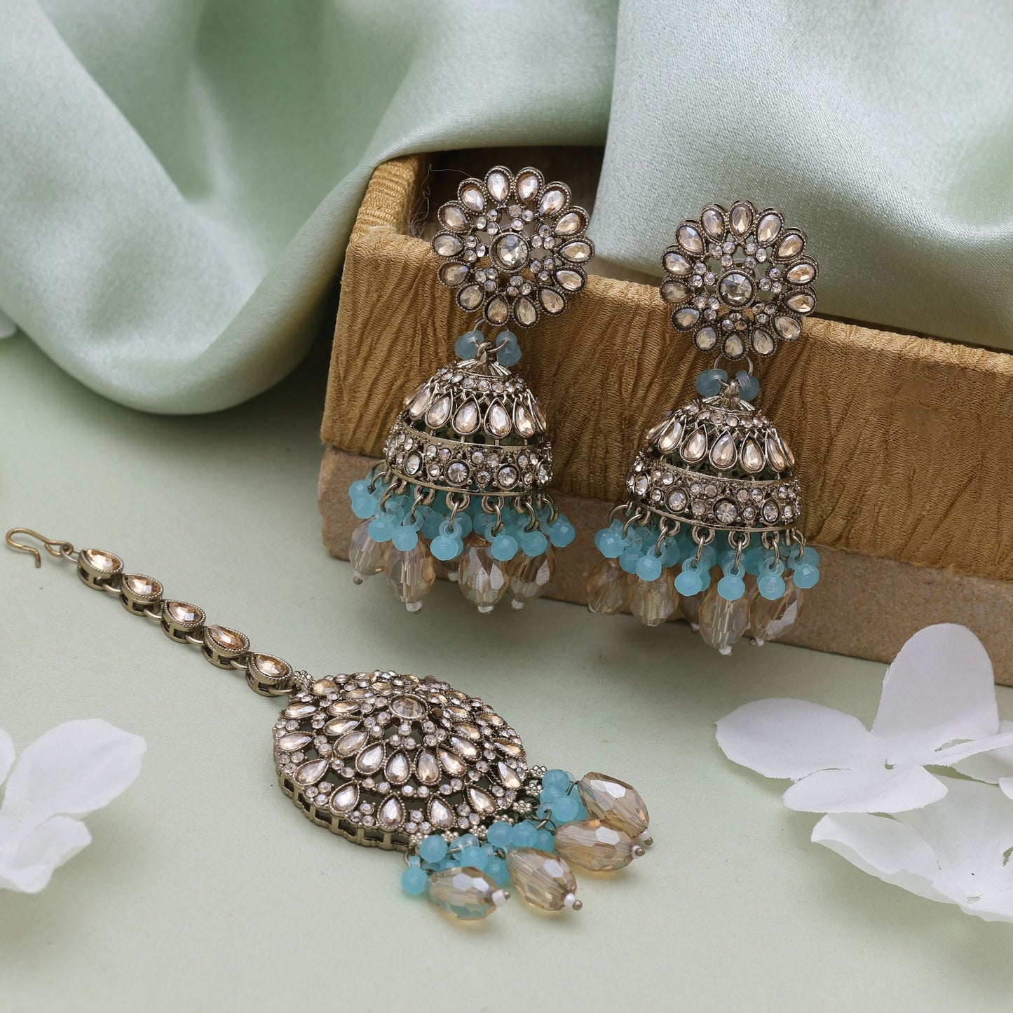 Firozi Color Kundan Earrings Tikka Set With Vibrant Ethnic Kundan Earrings Styling