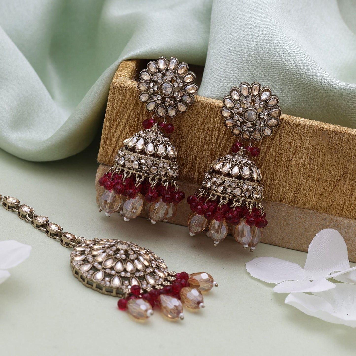 Rani Color Kundan Ohrringe Tikka Set mit royalen Braut-Kundan-Ohrringen Charm